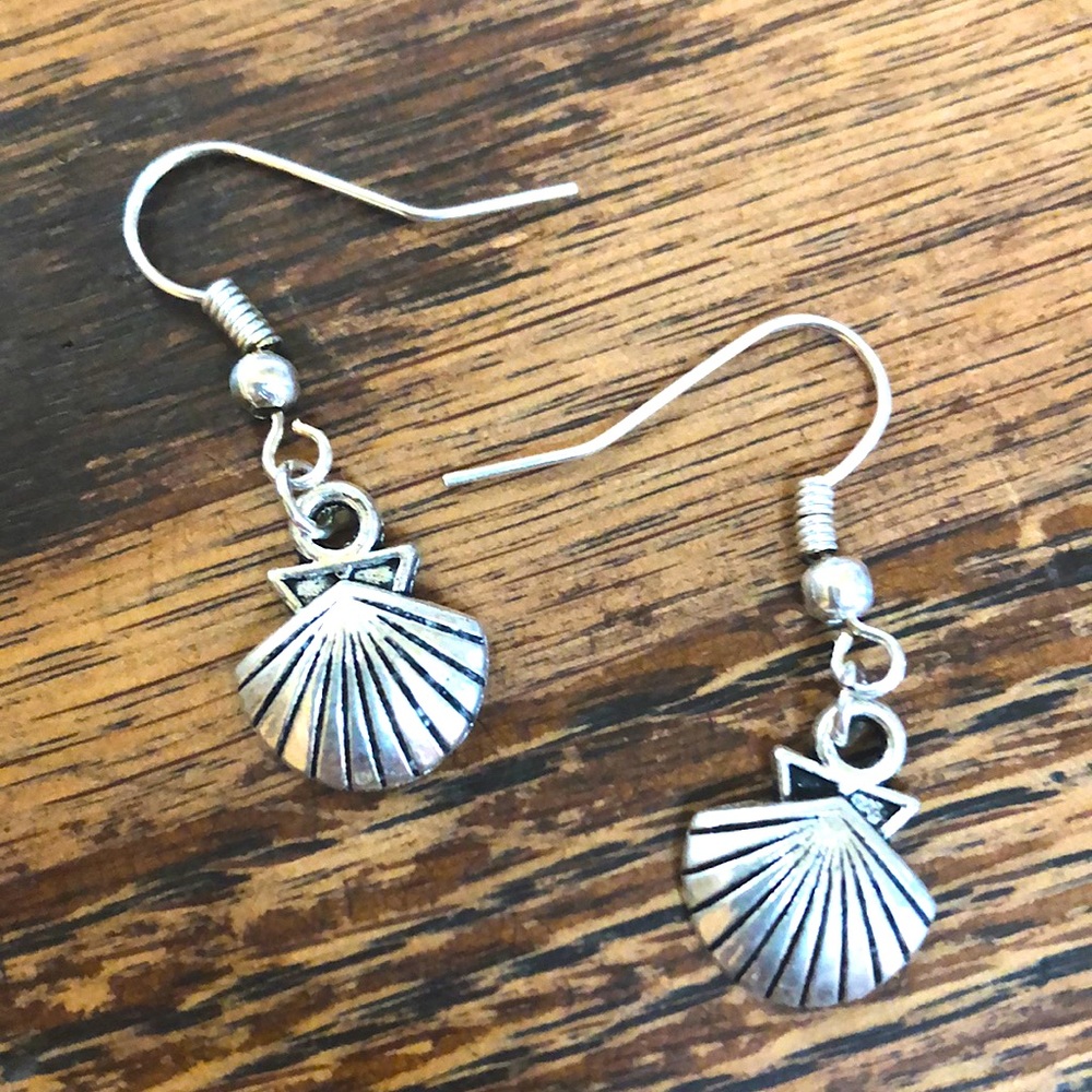 3/$15 • Silver Alloy Beach SeaShell Dangle earring